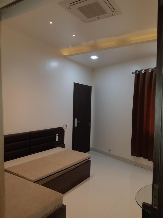 Hotel Pushpak Satara Bagian luar foto