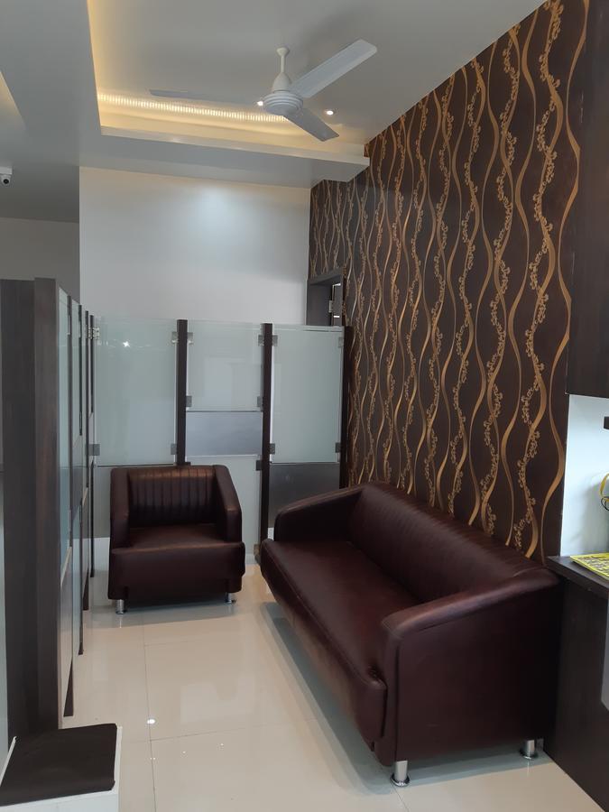 Hotel Pushpak Satara Bagian luar foto