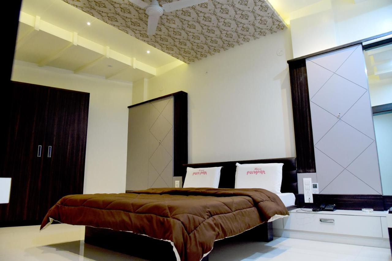 Hotel Pushpak Satara Bagian luar foto