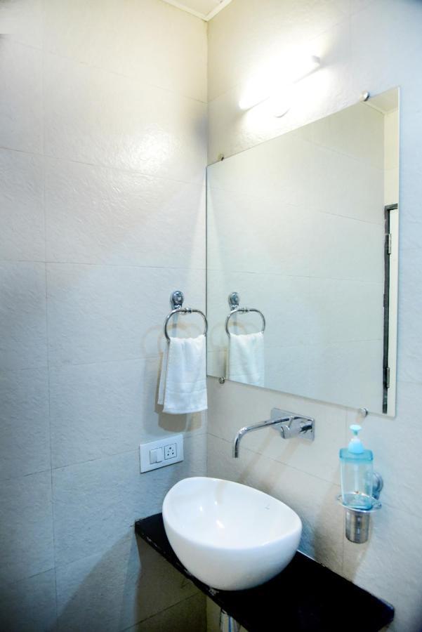 Hotel Pushpak Satara Bagian luar foto
